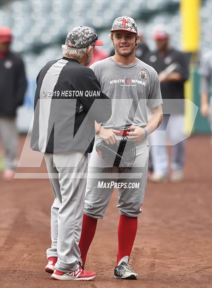 Thumbnail 1 in Tustin vs. Mater Dei photogallery.