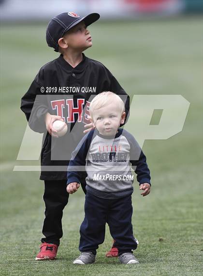 Thumbnail 2 in Tustin vs. Mater Dei photogallery.
