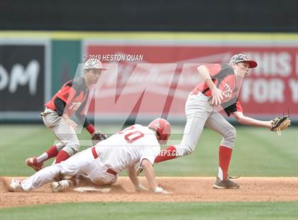 Thumbnail 3 in Tustin vs. Mater Dei photogallery.