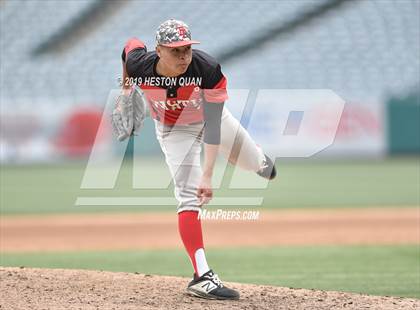 Thumbnail 3 in Tustin vs. Mater Dei photogallery.