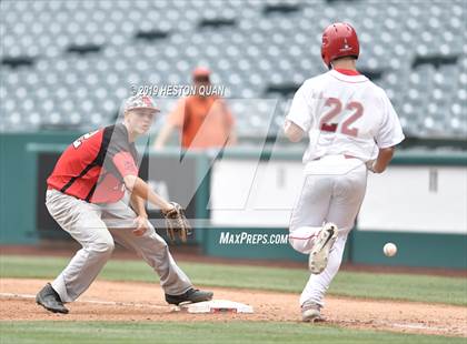 Thumbnail 3 in Tustin vs. Mater Dei photogallery.