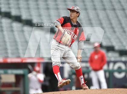 Thumbnail 3 in Tustin vs. Mater Dei photogallery.