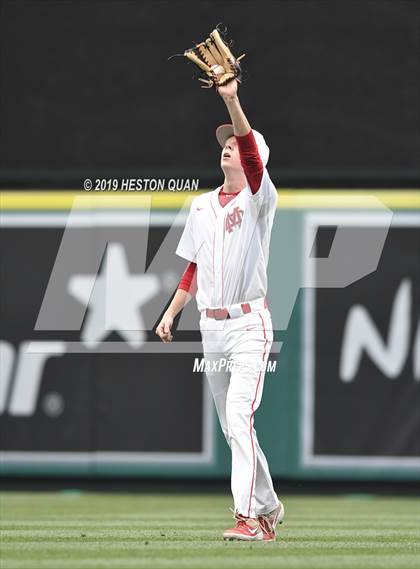 Thumbnail 1 in Tustin vs. Mater Dei photogallery.