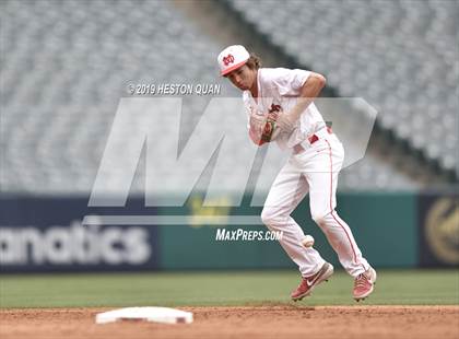 Thumbnail 3 in Tustin vs. Mater Dei photogallery.