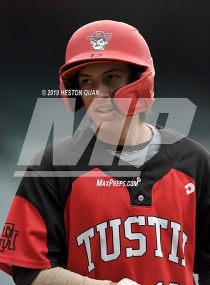 Thumbnail 2 in Tustin vs. Mater Dei photogallery.