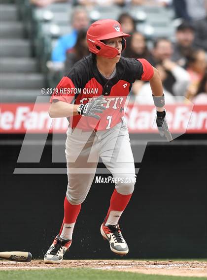 Thumbnail 3 in Tustin vs. Mater Dei photogallery.