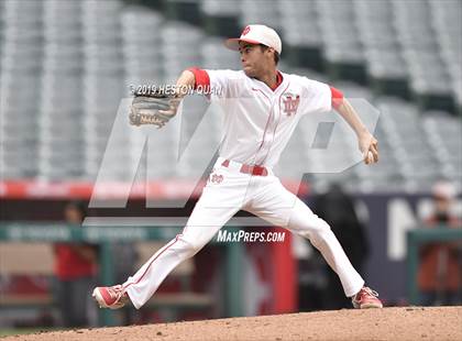 Thumbnail 1 in Tustin vs. Mater Dei photogallery.