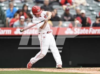 Thumbnail 1 in Tustin vs. Mater Dei photogallery.