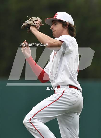 Thumbnail 1 in Tustin vs. Mater Dei photogallery.