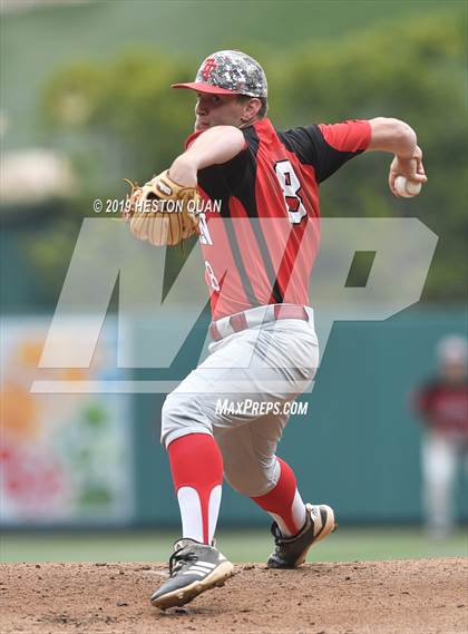 Thumbnail 3 in Tustin vs. Mater Dei photogallery.