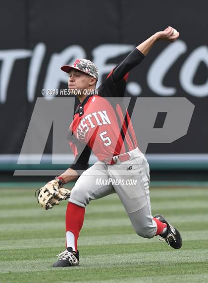 Thumbnail 2 in Tustin vs. Mater Dei photogallery.
