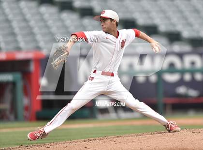 Thumbnail 3 in Tustin vs. Mater Dei photogallery.