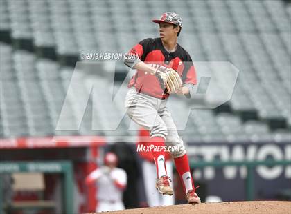 Thumbnail 1 in Tustin vs. Mater Dei photogallery.
