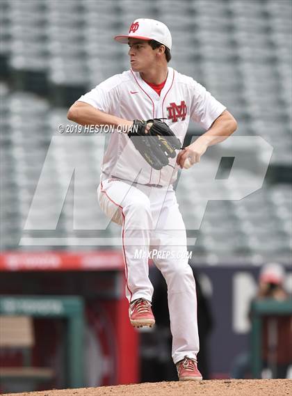 Thumbnail 2 in Tustin vs. Mater Dei photogallery.
