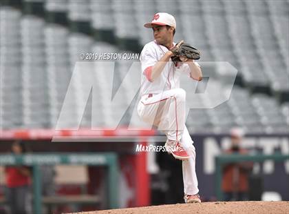 Thumbnail 2 in Tustin vs. Mater Dei photogallery.
