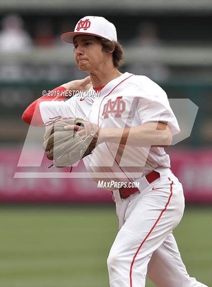 Thumbnail 3 in Tustin vs. Mater Dei photogallery.