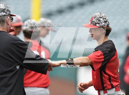 Thumbnail 3 in Tustin vs. Mater Dei photogallery.