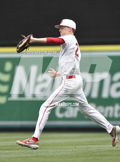 Thumbnail 1 in Tustin vs. Mater Dei photogallery.