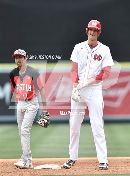 Thumbnail 2 in Tustin vs. Mater Dei photogallery.