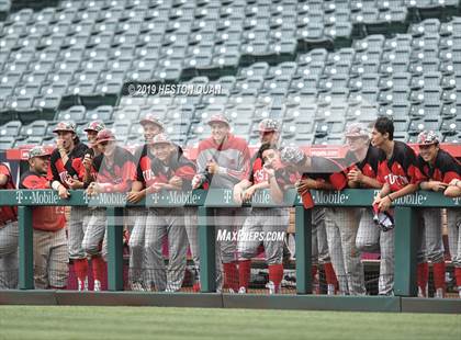 Thumbnail 3 in Tustin vs. Mater Dei photogallery.