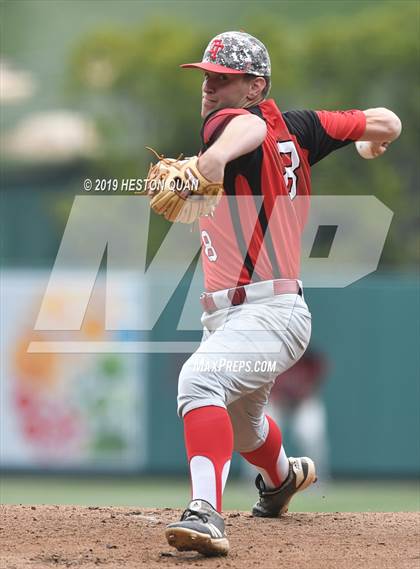 Thumbnail 2 in Tustin vs. Mater Dei photogallery.