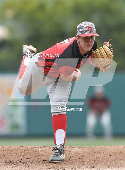 Thumbnail 2 in Tustin vs. Mater Dei photogallery.