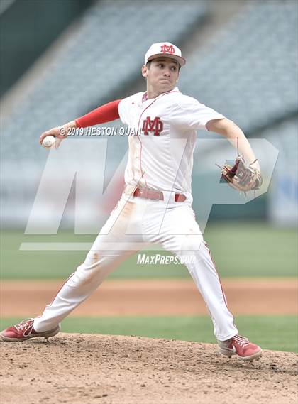 Thumbnail 3 in Tustin vs. Mater Dei photogallery.