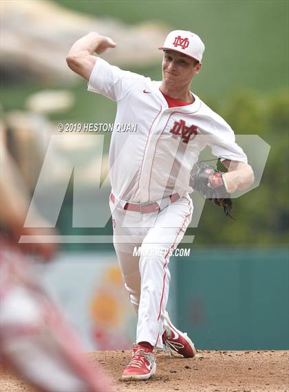 Thumbnail 3 in Tustin vs. Mater Dei photogallery.
