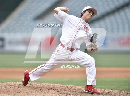 Thumbnail 3 in Tustin vs. Mater Dei photogallery.
