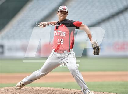 Thumbnail 2 in Tustin vs. Mater Dei photogallery.