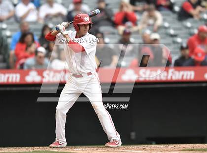 Thumbnail 3 in Tustin vs. Mater Dei photogallery.