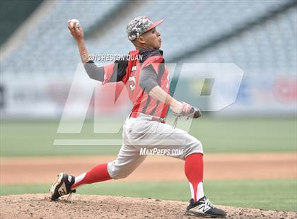 Thumbnail 1 in Tustin vs. Mater Dei photogallery.