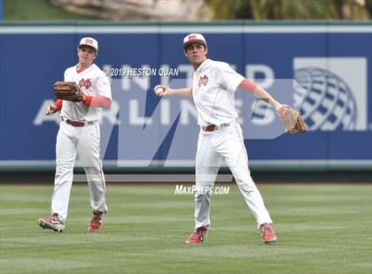 Thumbnail 1 in Tustin vs. Mater Dei photogallery.