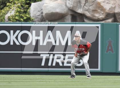 Thumbnail 2 in Tustin vs. Mater Dei photogallery.