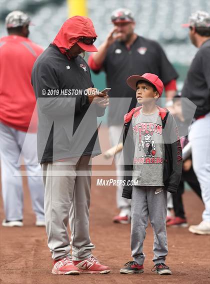 Thumbnail 2 in Tustin vs. Mater Dei photogallery.
