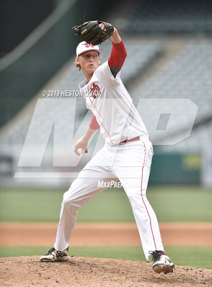 Thumbnail 2 in Tustin vs. Mater Dei photogallery.