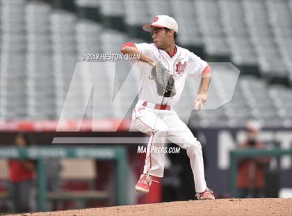 Thumbnail 3 in Tustin vs. Mater Dei photogallery.