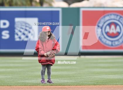 Thumbnail 1 in Tustin vs. Mater Dei photogallery.