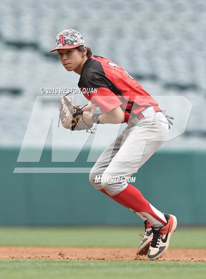 Thumbnail 1 in Tustin vs. Mater Dei photogallery.