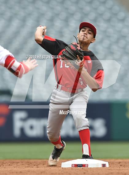 Thumbnail 2 in Tustin vs. Mater Dei photogallery.