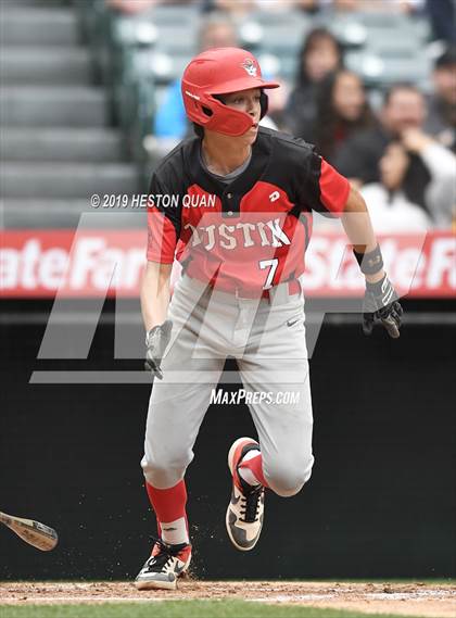Thumbnail 2 in Tustin vs. Mater Dei photogallery.