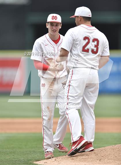 Thumbnail 3 in Tustin vs. Mater Dei photogallery.