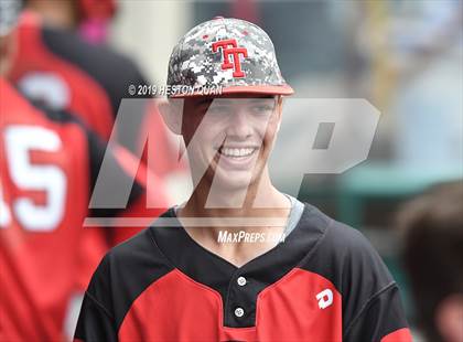 Thumbnail 1 in Tustin vs. Mater Dei photogallery.