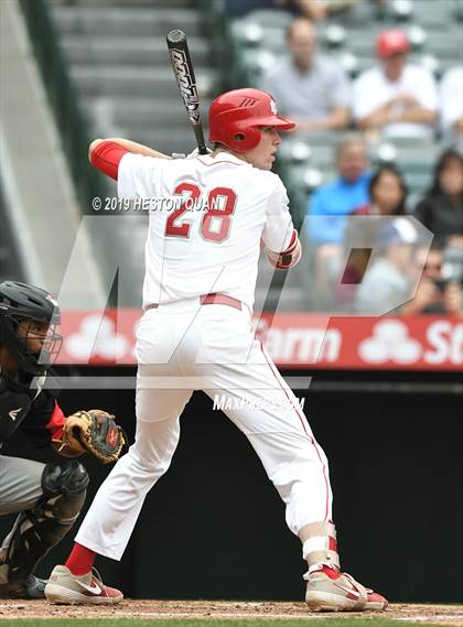 Thumbnail 3 in Tustin vs. Mater Dei photogallery.