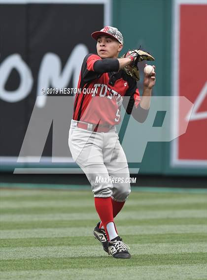 Thumbnail 3 in Tustin vs. Mater Dei photogallery.