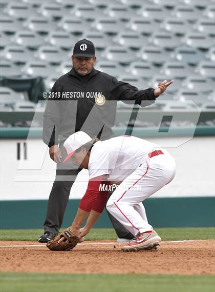 Thumbnail 3 in Tustin vs. Mater Dei photogallery.