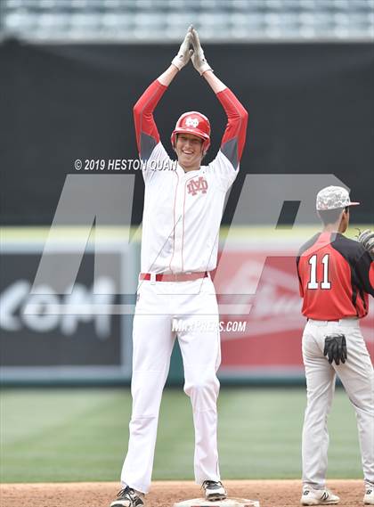 Thumbnail 1 in Tustin vs. Mater Dei photogallery.