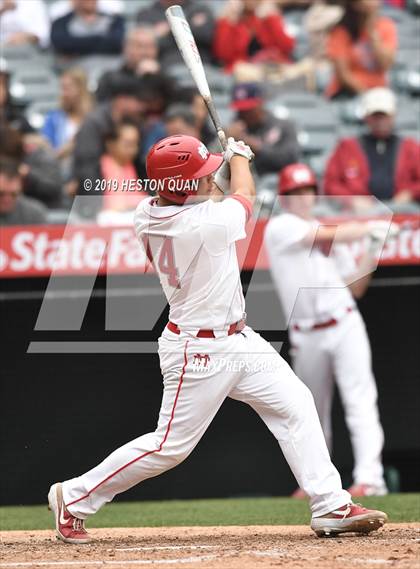 Thumbnail 3 in Tustin vs. Mater Dei photogallery.
