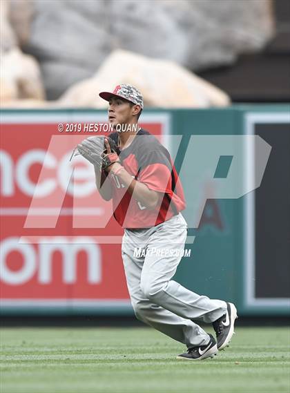 Thumbnail 1 in Tustin vs. Mater Dei photogallery.