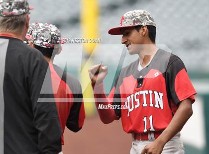 Thumbnail 1 in Tustin vs. Mater Dei photogallery.